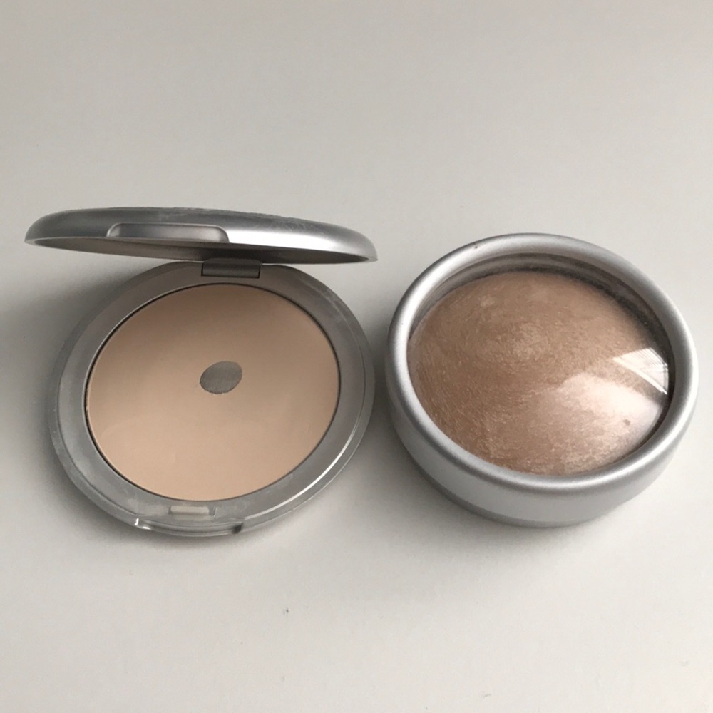 New Stila Illuminating Finishing Powder + gift